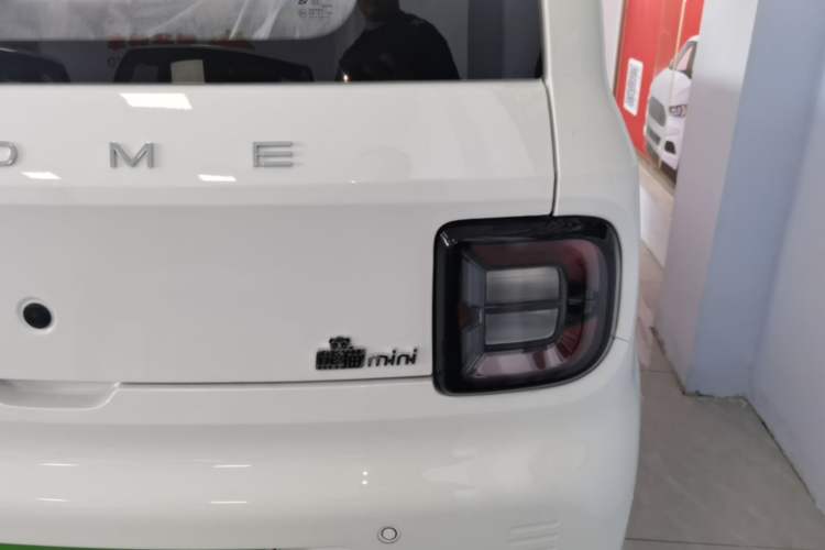 Used Geely Galaxy Panda 2024 Panda Mini 200km Endurance Bear Right Rear Taillight