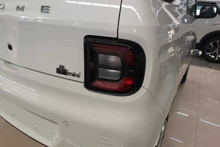 Used Geely Galaxy Panda 2024 Panda Mini 200km Endurance Bear Right Rear Taillight