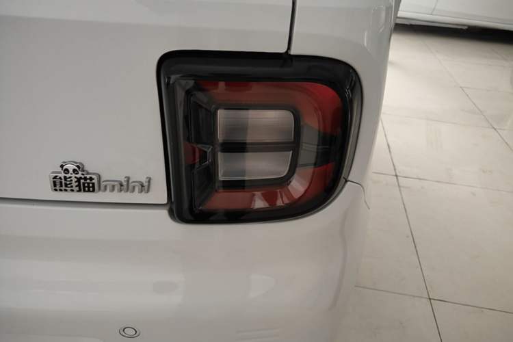 Used Geely Galaxy Panda 2024 Panda Mini 200km Endurance Bear Right Rear Taillight