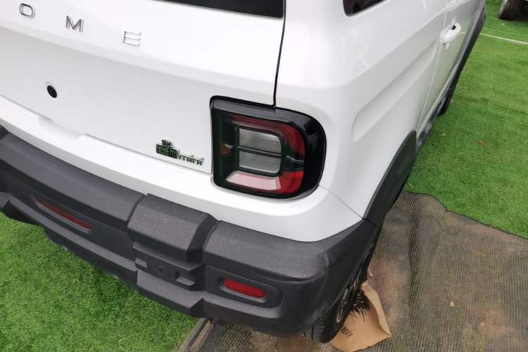 Used Geely Galaxy Panda 2024 200km Panda Rider Right Rear Taillight
