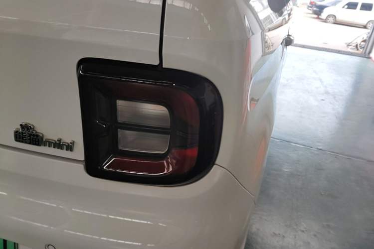 Used Geely Galaxy Panda 2024 Panda Mini 200km Endurance Bear Right Rear Taillight
