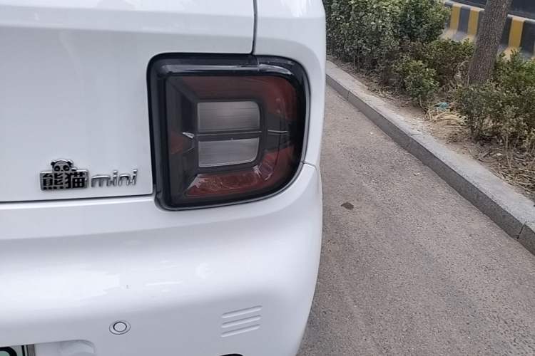 Used Geely Galaxy Panda 2024 Panda Mini 200km Endurance Bear Right Rear Taillight