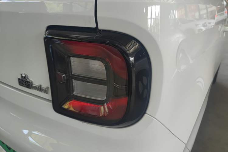 Used Geely Galaxy Panda 2024 Panda Mini 200km Endurance Bear Right Rear Taillight