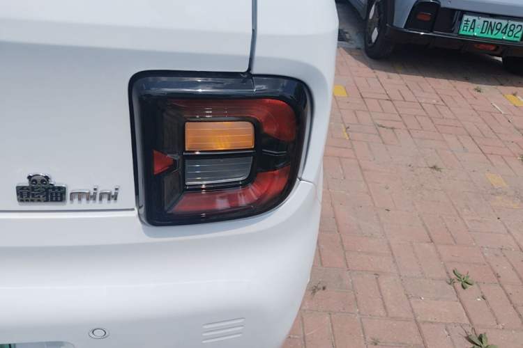 Used Geely Galaxy Panda 2024 Panda Mini 200km Endurance Bear Right Rear Taillight