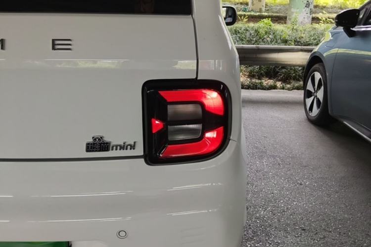 Used Geely Galaxy Panda 2024 Panda Mini 200km Longteng PRO Edition Right Rear Taillight
