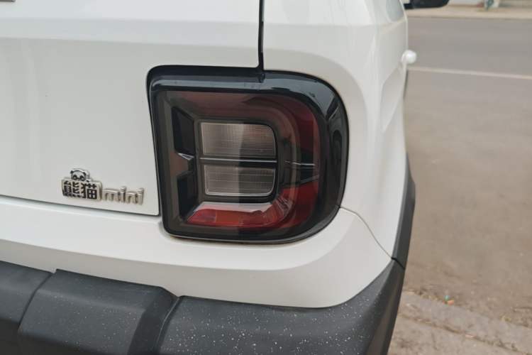 Used Geely Galaxy Panda 2024 200km Panda Rider Right Rear Taillight