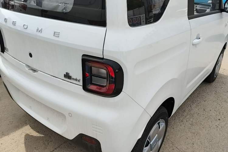 Used Geely Galaxy Panda 2024 Panda Mini 200km Endurance Bear Right Rear Taillight