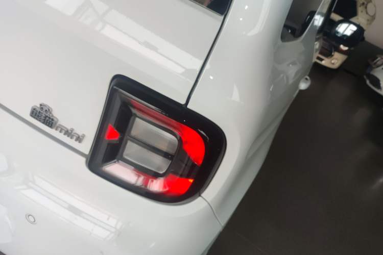 Used Geely Galaxy Panda 2024 Panda Mini 200km Endurance Bear Right Rear Taillight