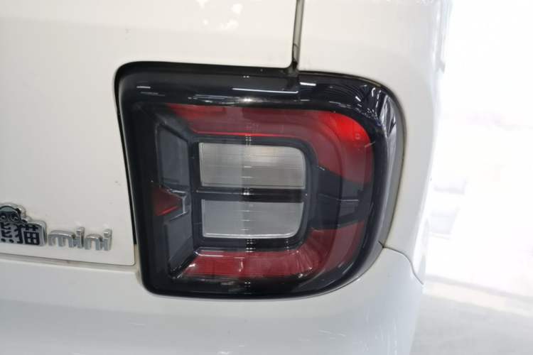 Used Geely Galaxy Panda 2024 Panda Mini 200km Endurance Bear Right Rear Taillight