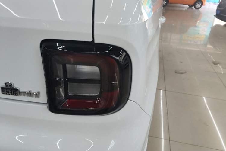 Used Geely Galaxy Panda 2024 Panda Mini 200km Endurance Bear Right Rear Taillight
