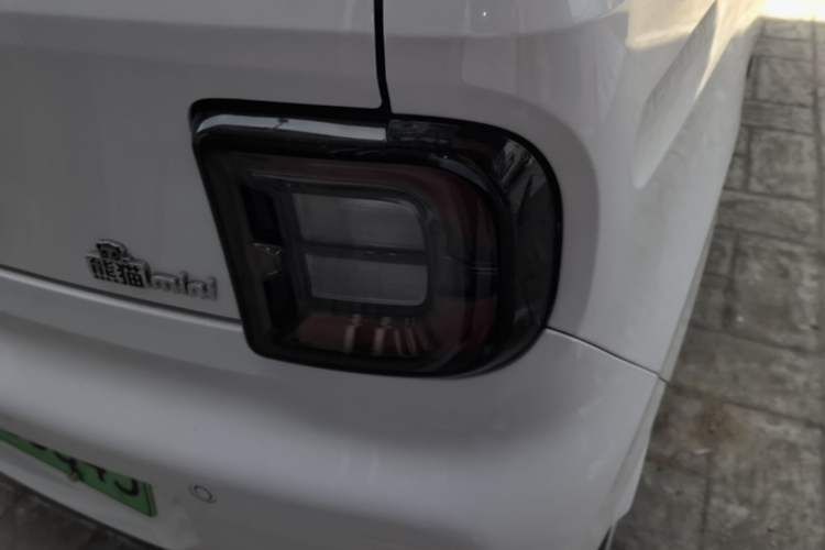 Used Geely Galaxy Panda 2024 Panda Mini 200km Endurance Bear Right Rear Taillight