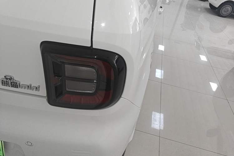 Used Geely Galaxy Panda 2024 Panda Mini 200km Endurance Bear Right Rear Taillight