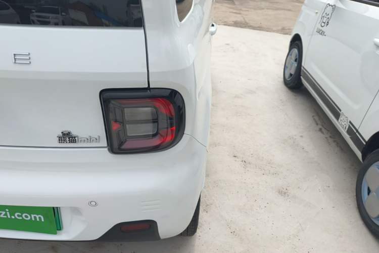 Used Geely Galaxy Panda 2024 Panda Mini 200km Endurance Bear Right Rear Taillight
