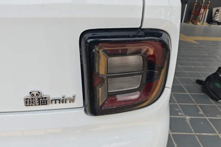 Used Geely Galaxy Panda 2024 Panda Mini 200km Endurance Bear Right Rear Taillight