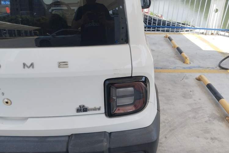 Used Geely Galaxy Panda 2024 200km Panda Rider Right Rear Taillight