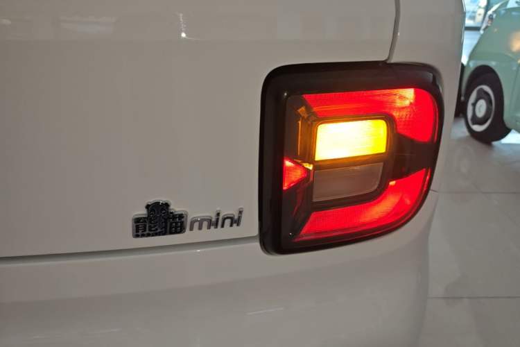 Used Geely Galaxy Panda 2024 Panda Mini 200km Endurance Bear Right Rear Taillight