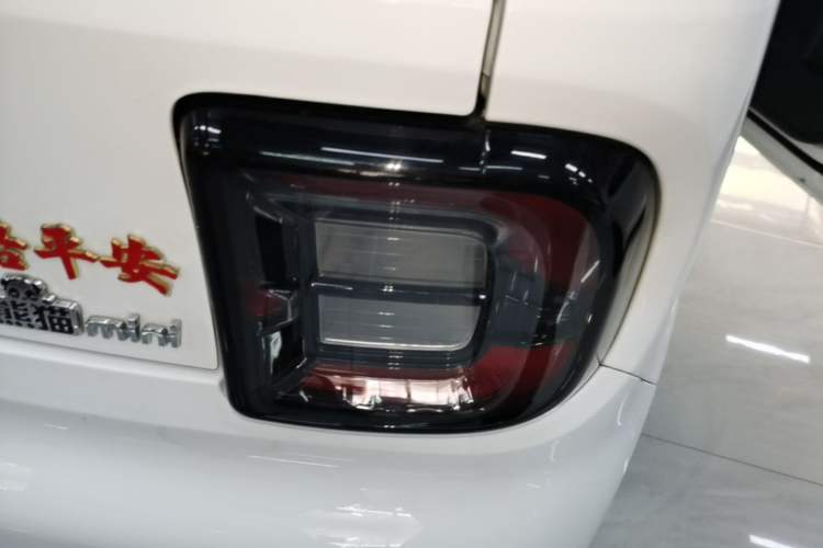 Used Geely Galaxy Panda 2024 Panda Mini 200km Endurance Bear Right Rear Taillight
