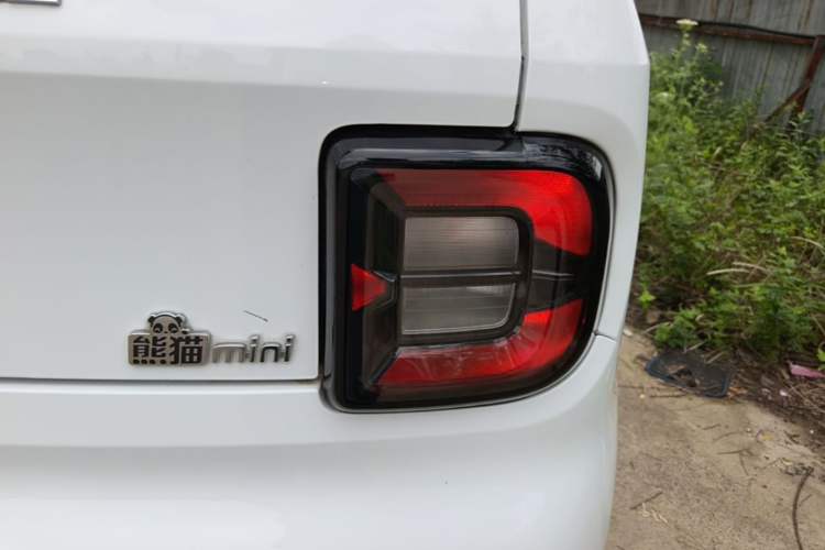 Used Geely Galaxy Panda 2024 Panda Mini 200km Endurance Bear Right Rear Taillight