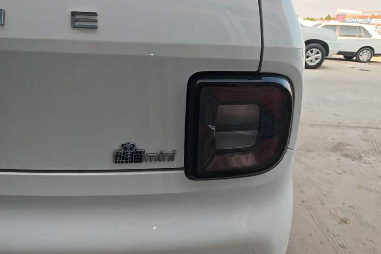 Used Geely Galaxy Panda 2024 Panda Mini 200km Endurance Bear Right Rear Taillight