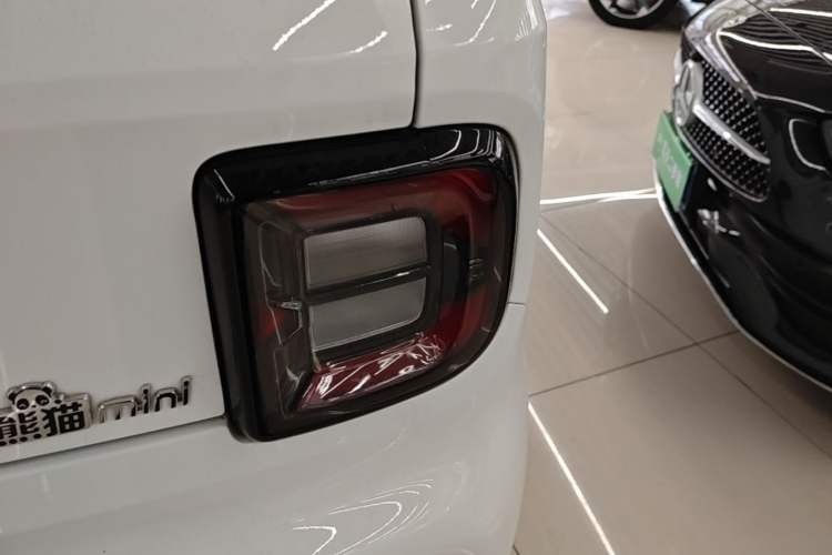 Used Geely Galaxy Panda 2024 Panda Mini 200km Endurance Bear Right Rear Taillight