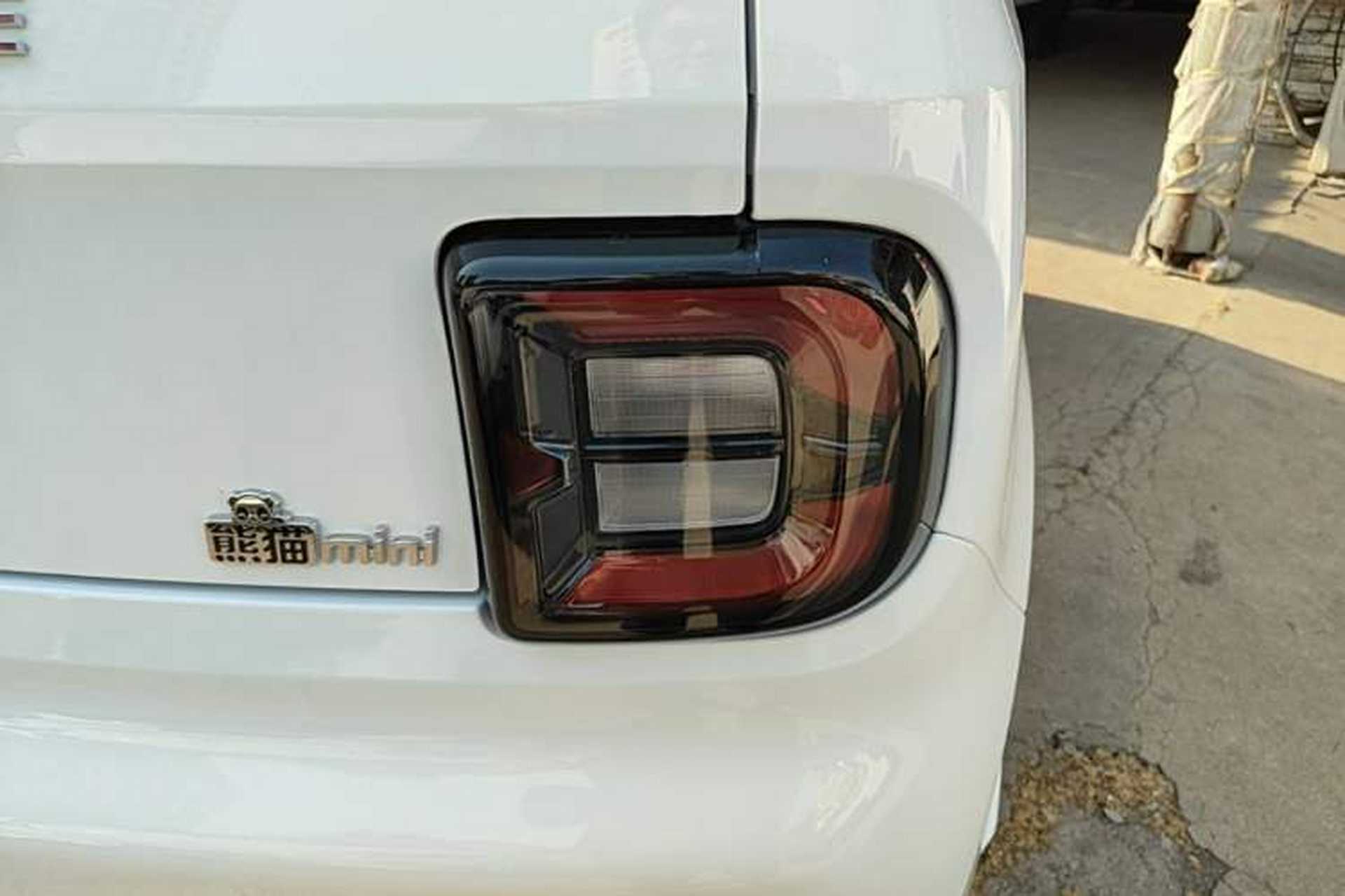 Used Geely Galaxy Panda 2024 Panda Mini 200km Endurance Bear Right Rear Taillight