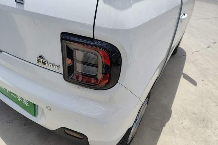 Used Geely Galaxy Panda 2024 Panda Mini 200km Endurance Bear Right Rear Taillight