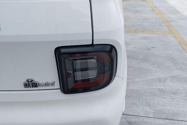 Used Geely Galaxy Panda 2024 Panda Mini 200km Endurance Bear Right Rear Taillight