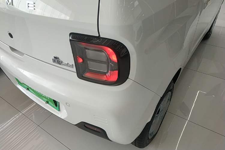 Used Geely Galaxy Panda 2024 Panda Mini 200km Endurance Bear Right Rear Taillight