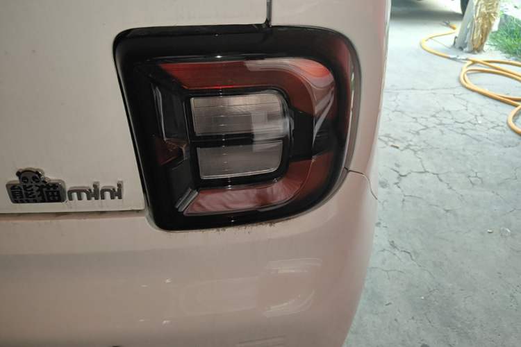 Used Geely Galaxy Panda 2024 Panda Mini 200km Endurance Bear Right Rear Taillight