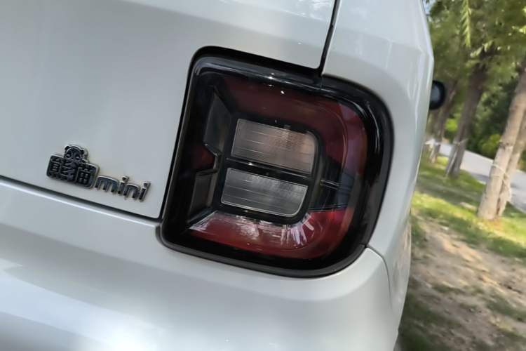 Used Geely Galaxy Panda 2024 Panda Mini 200km Endurance Bear Right Rear Taillight