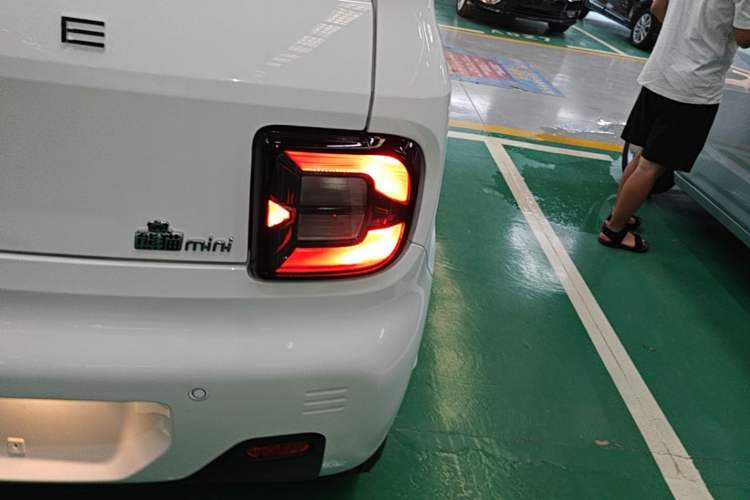 Used Geely Galaxy Panda 2024 Panda Mini 200km Longteng PRO Edition Right Rear Taillight