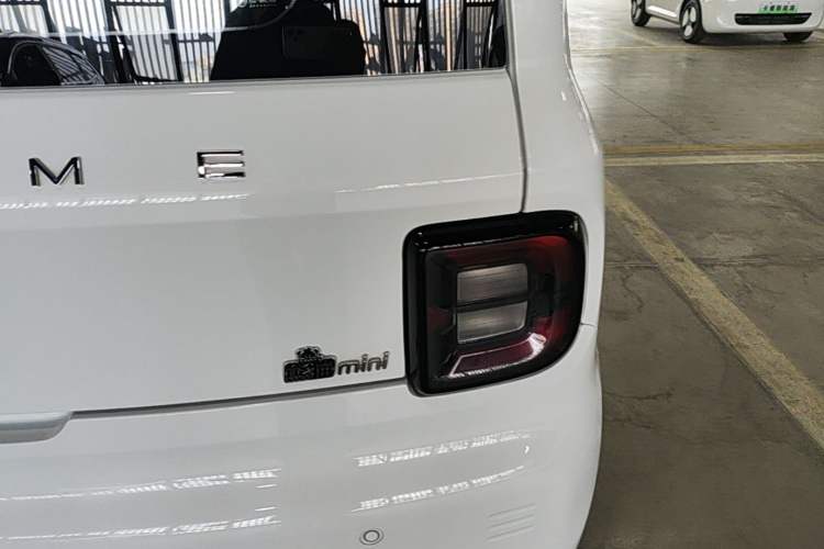 Used Geely Galaxy Panda 2024 Panda Mini 200km Endurance Bear Right Rear Taillight