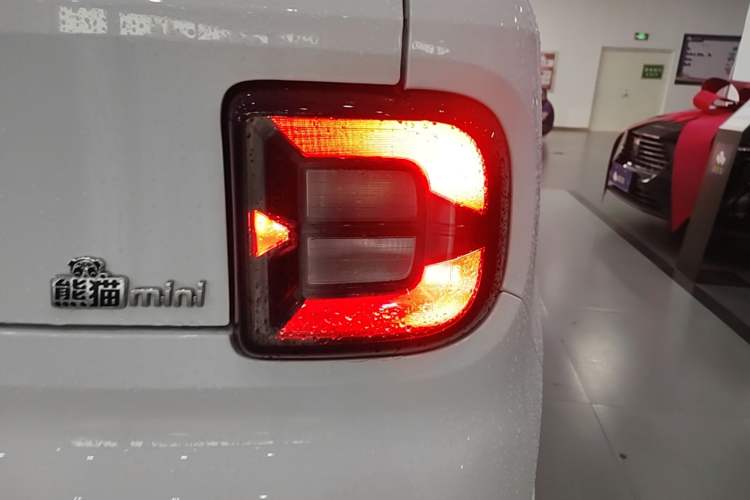 Used Geely Galaxy Panda 2024 Panda Mini 200km Endurance Bear Right Rear Taillight