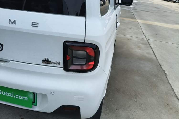 Used Geely Galaxy Panda 2024 Panda Mini 200km Endurance Bear Right Rear Taillight