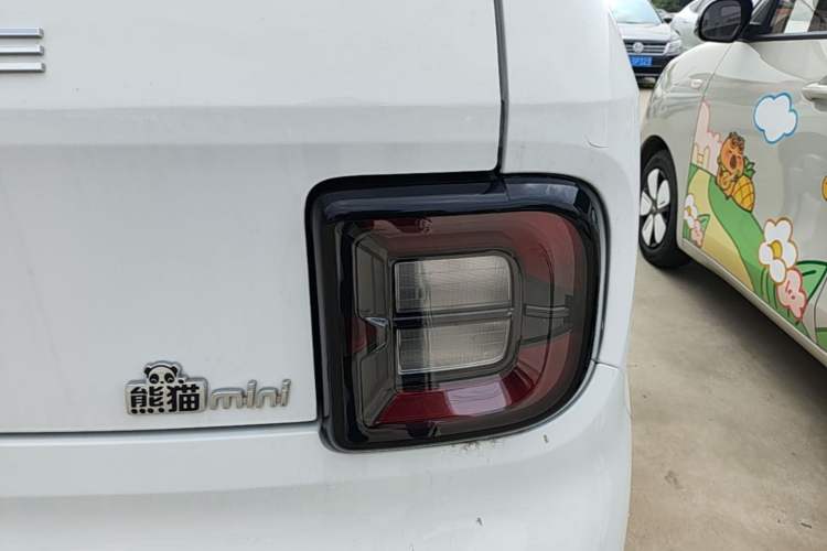 Used Geely Galaxy Panda 2024 Panda Mini 200km Endurance Bear Right Rear Taillight