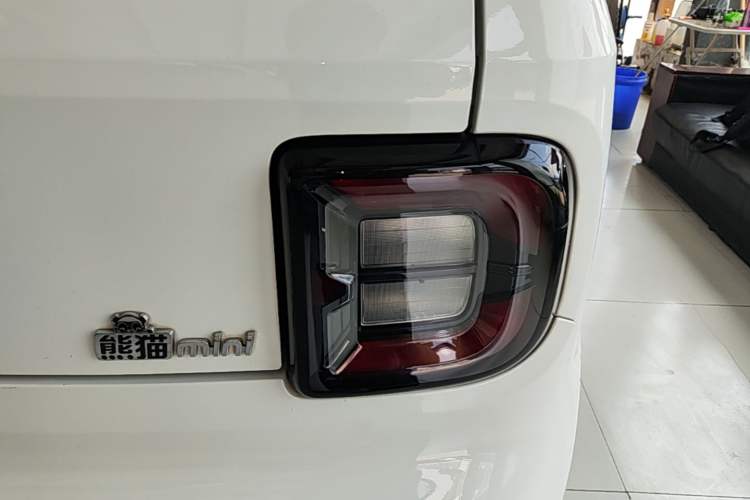Used Geely Galaxy Panda 2024 Panda Mini 200km Endurance Bear Right Rear Taillight