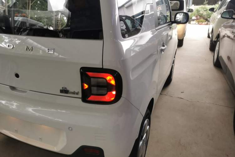 Used Geely Galaxy Panda 2024 Panda Mini 200km Endurance Bear Right Rear Taillight
