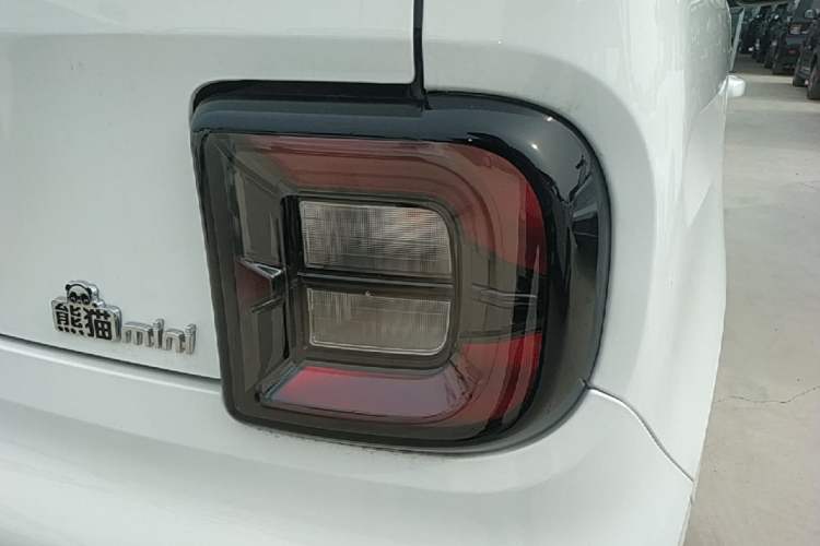 Used Geely Galaxy Panda 2024 Panda Mini 200km Endurance Bear Right Rear Taillight