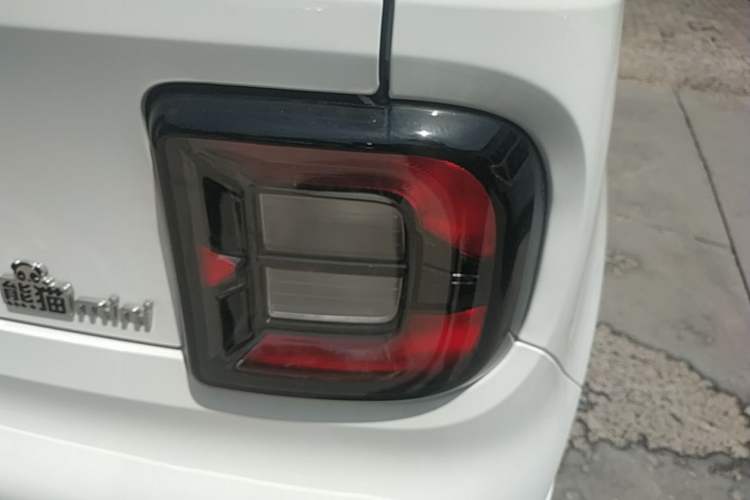 Used Geely Galaxy Panda 2024 Panda Mini 200km Endurance Bear Right Rear Taillight