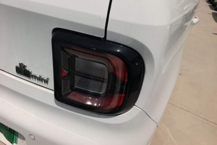 Used Geely Galaxy Panda 2024 Panda Mini 200km Endurance Bear Right Rear Taillight