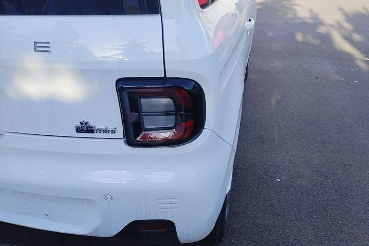 Used Geely Galaxy Panda 2024 Panda Mini 200km Endurance Bear Right Rear Taillight