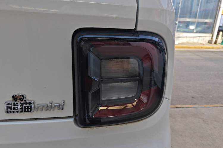 Used Geely Galaxy Panda 2024 Panda Mini 200km Endurance Bear Right Rear Taillight