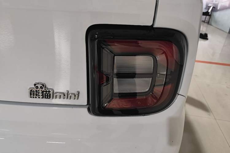 Used Geely Galaxy Panda 2024 Panda Mini 200km Endurance Bear Right Rear Taillight