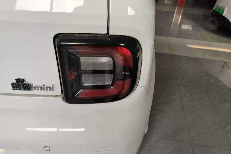 Used Geely Galaxy Panda 2024 Panda Mini 200km Endurance Bear Right Rear Taillight