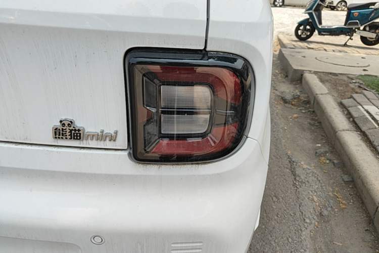 Used Geely Galaxy Panda 2024 Panda Mini 200km Endurance Bear Right Rear Taillight