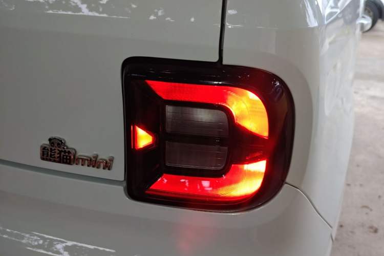 Used Geely Galaxy Panda 2024 Panda Mini 200km Endurance Bear Right Rear Taillight