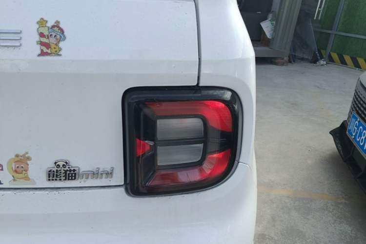 Used Geely Galaxy Panda 2024 Panda Mini 200km Longteng PRO Edition Right Rear Taillight