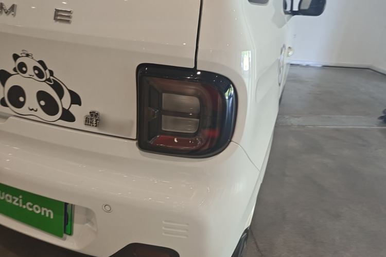 Used Geely Galaxy Panda 2024 Panda Mini 200km Endurance Bear Right Rear Taillight