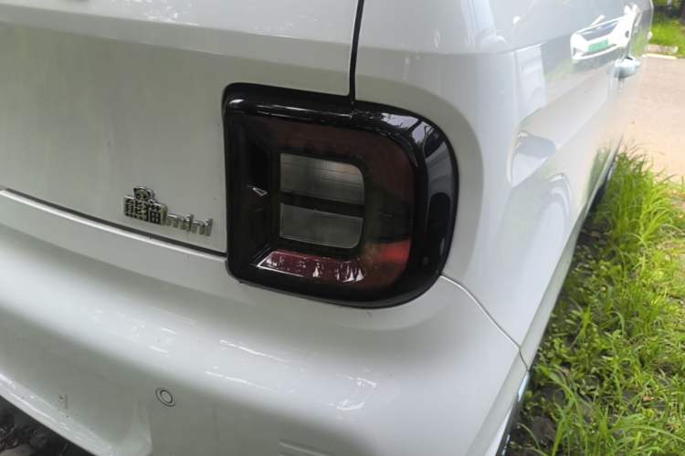 Used Geely Galaxy Panda 2024 Panda Mini 200km Endurance Bear Right Rear Taillight