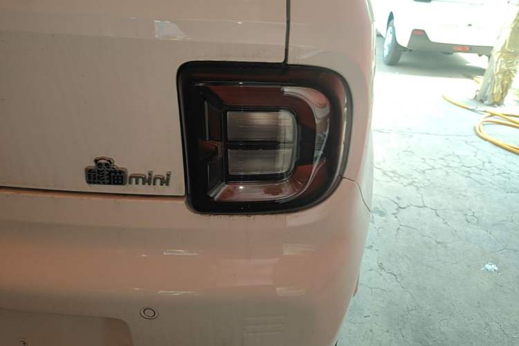 Used Geely Galaxy Panda 2024 Panda Mini 200km Endurance Bear Right Rear Taillight